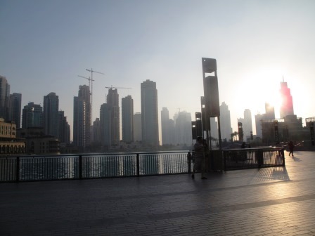 Fot. 13 Wieżowce Dubaju widziane w świetle zachodzącego słońca