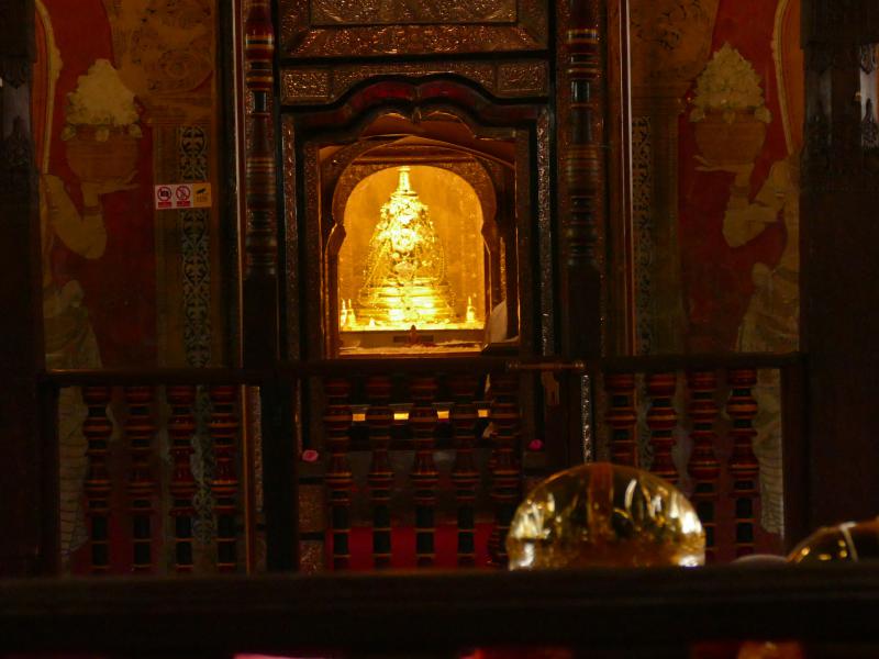 Już! W otwartych drzwiach Złota Dagoba – relikwiarz kryjący najcenniejszy buddyjski skarb