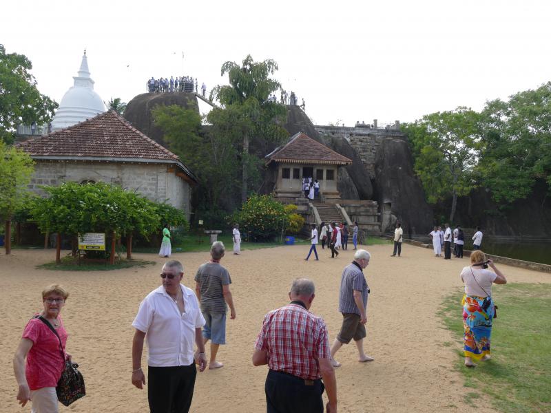 Anuradhapura  - starożytna stolica Sri Lanki; pierwszy wierzchołek tzw. Trójkąta Kulturalnego. Buddyjski klasztor Isurumunija 
