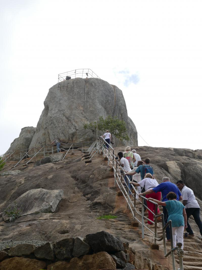 Mihintale. Wejście na skałę Aradhana Gala. Miejsce nauczania mnicha Mahindy