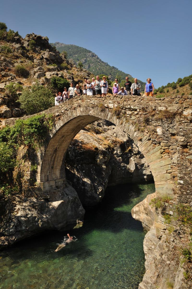 Korsyka most kamienny grupa