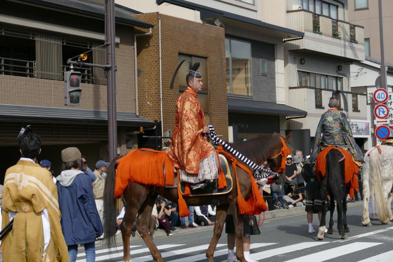 Parada w Kioto. Jeźdźcy w historycznych strojach