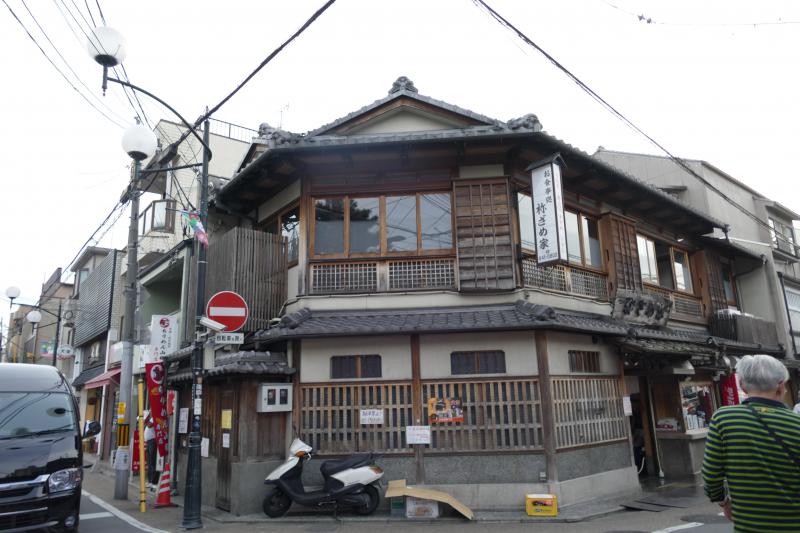 Kioto. Tradycyjna zabudowa bocznych uliczek śródmieścia