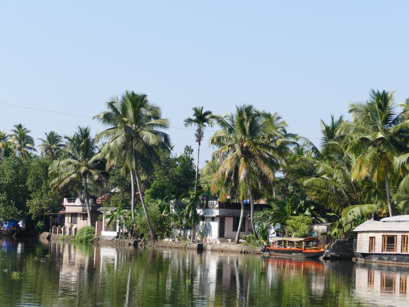 Region Kerala.  Rejs łodzią po back waters