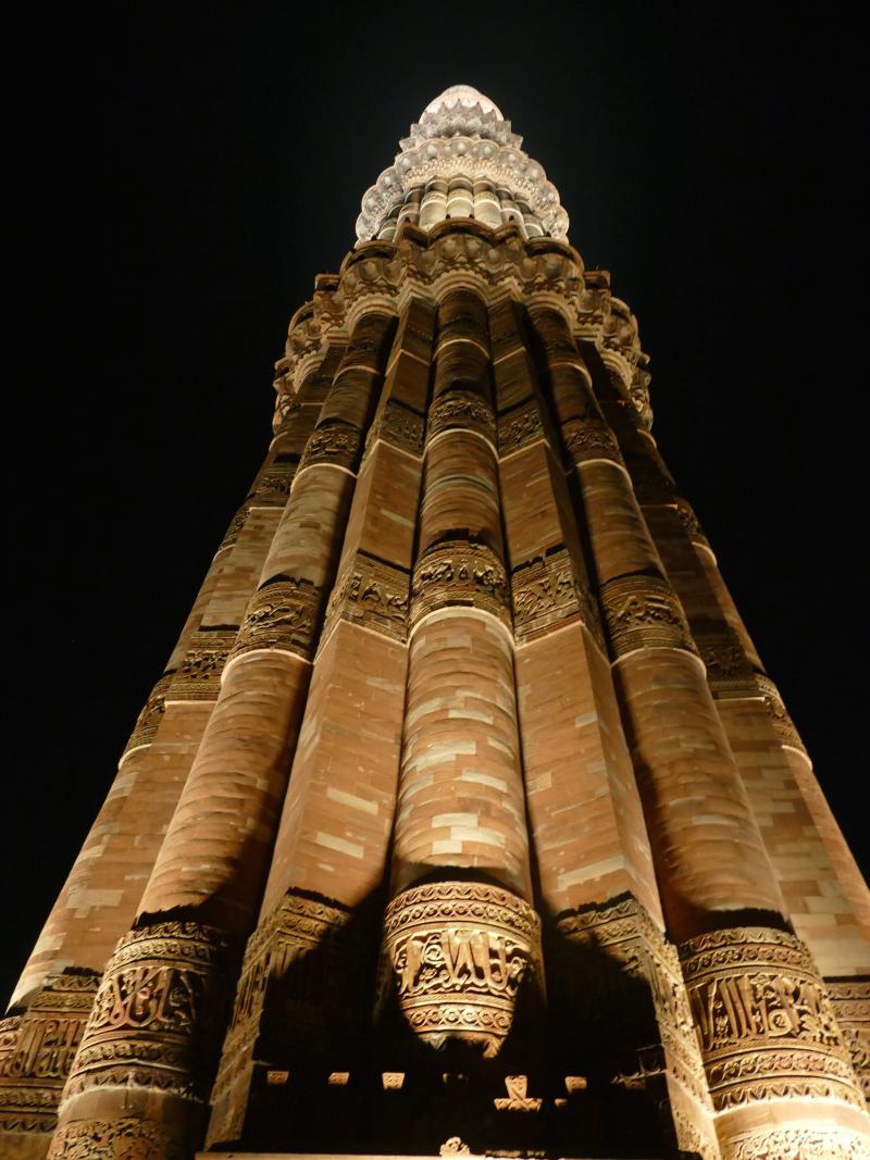 Kutb Minar. Najwyższy kamienny minaret świata /wys.73 m/