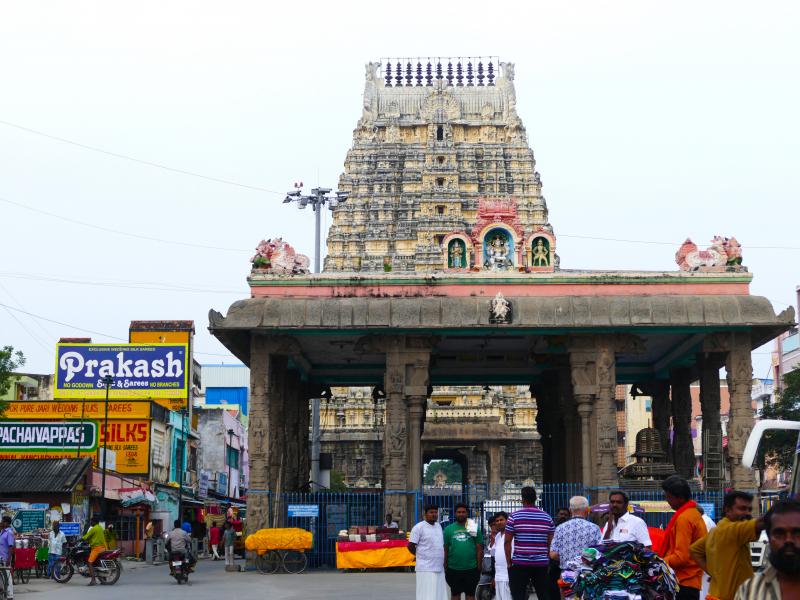 Kanchipuram. Świątynia Ekambaranathar, poświęcona bogini Parwati .  Wejście