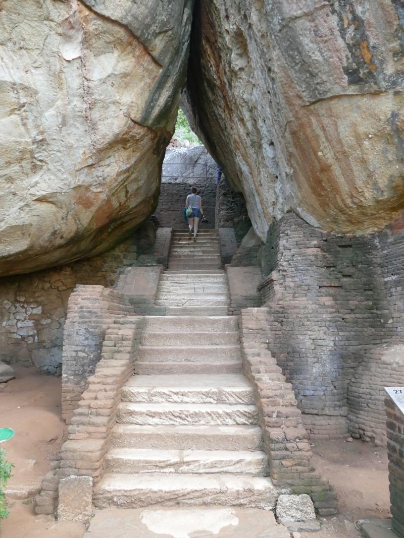 Sigirija. Kamienne schody –  wejście do wnętrza królewskiej fortecy