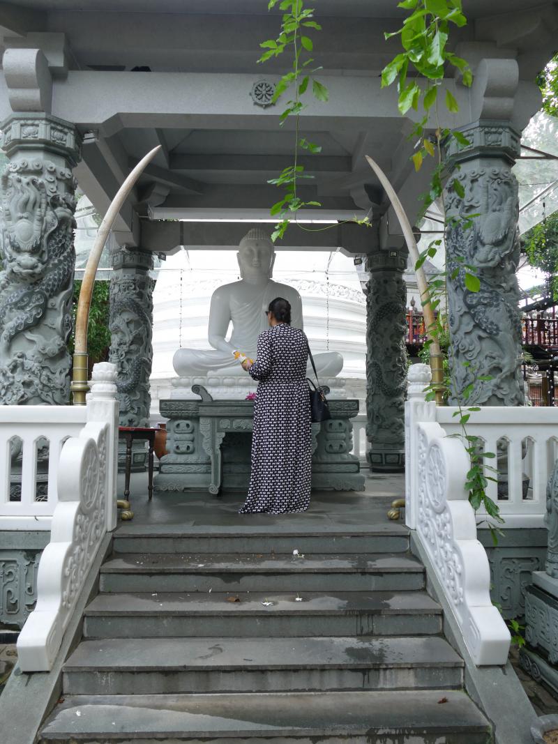 Wielbiąc Buddę. Sanktuarium Gangaramaya 