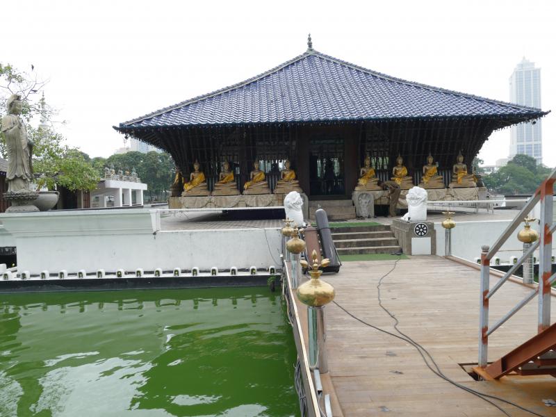 Colombo. Świątynia  Seema Malaka na wodach Jez. Beira. Pawilon z Niebieskim Dachem