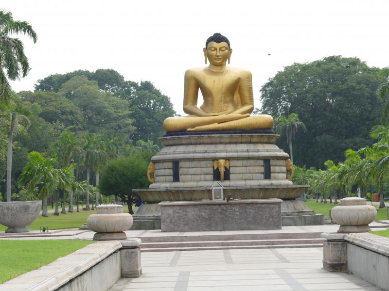 Colombo. Złoty posąg Buddy – Park Viharamahadeni