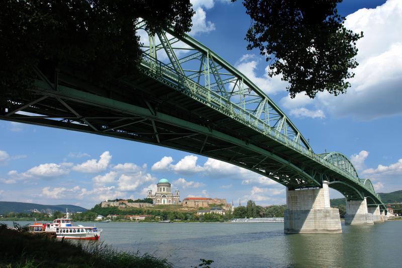 Dunaj most Marii Walerii w Sturowie Estergom 