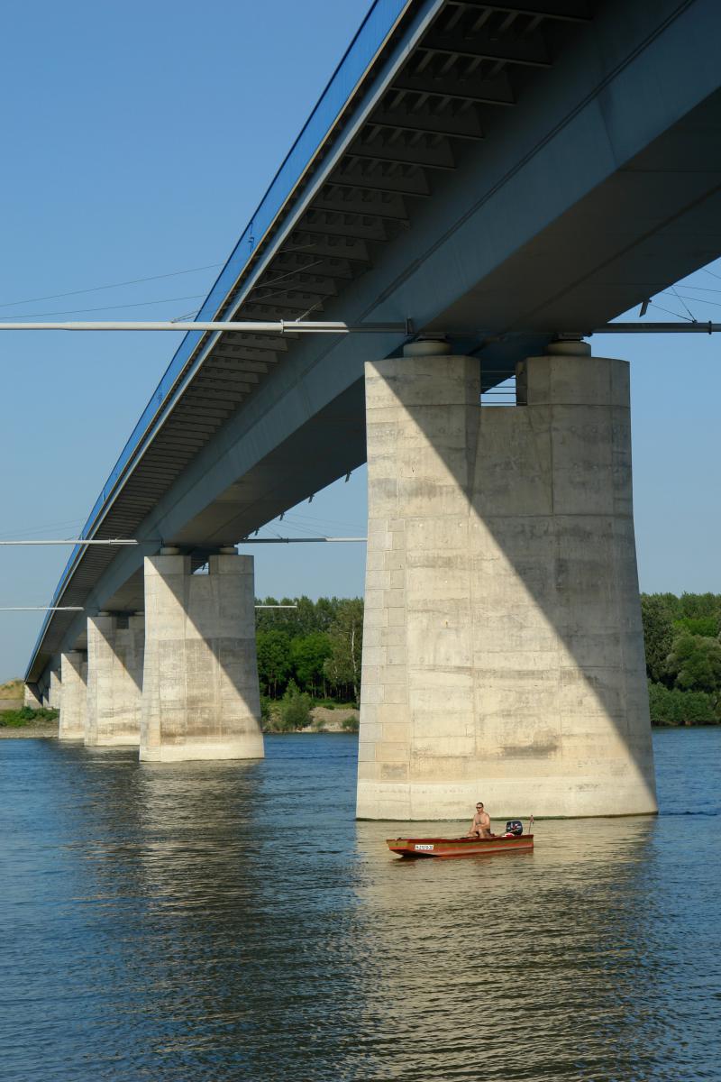Dunaj most Szent Laszlo w Szekszard 
