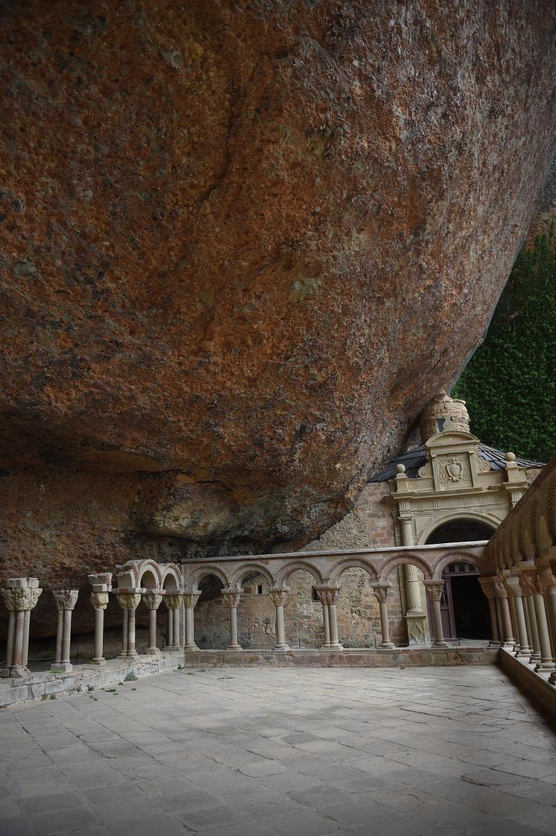 Klasztor pod skałą 