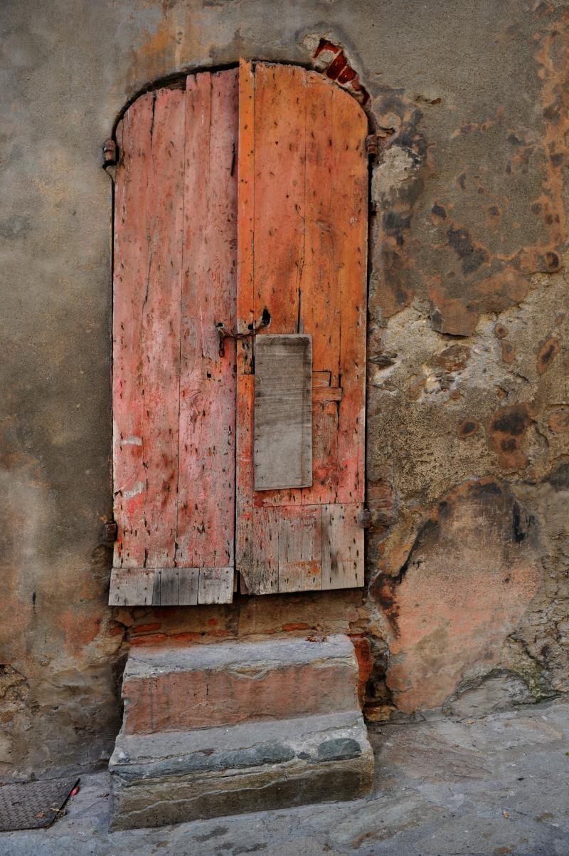 Korsyka kamienica drzwi