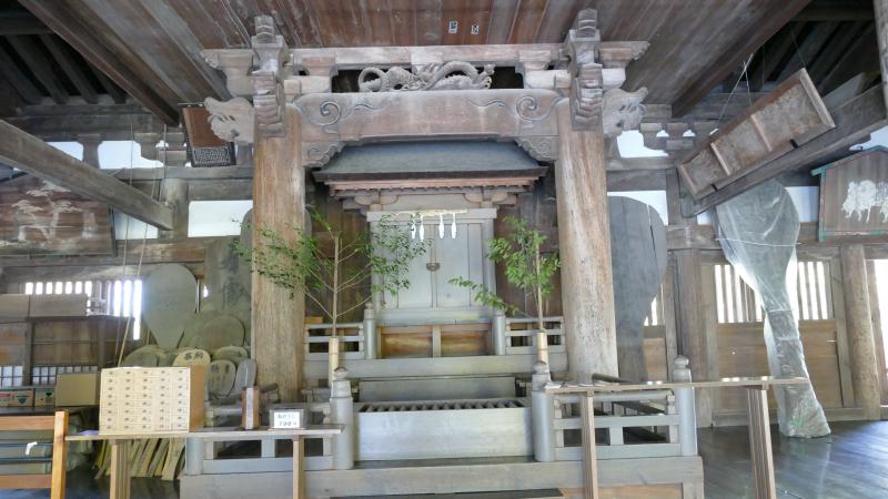 Wyspa Miyajima. Stara świątynia Toyokuni. Ołtarz świątynny