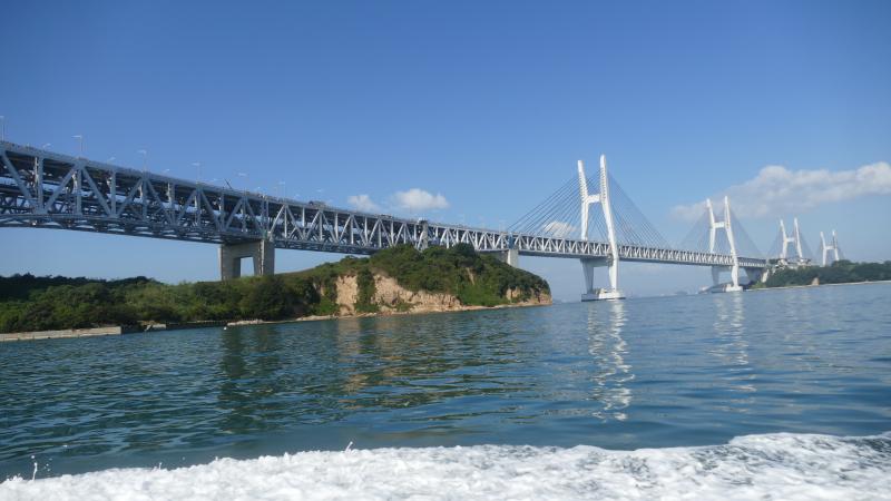 Przeprawa mostowa Seto. Widoczna część kratownicowego mostu Yoshima oraz podwieszone mosty drugi i trzeci – Jwakurojima