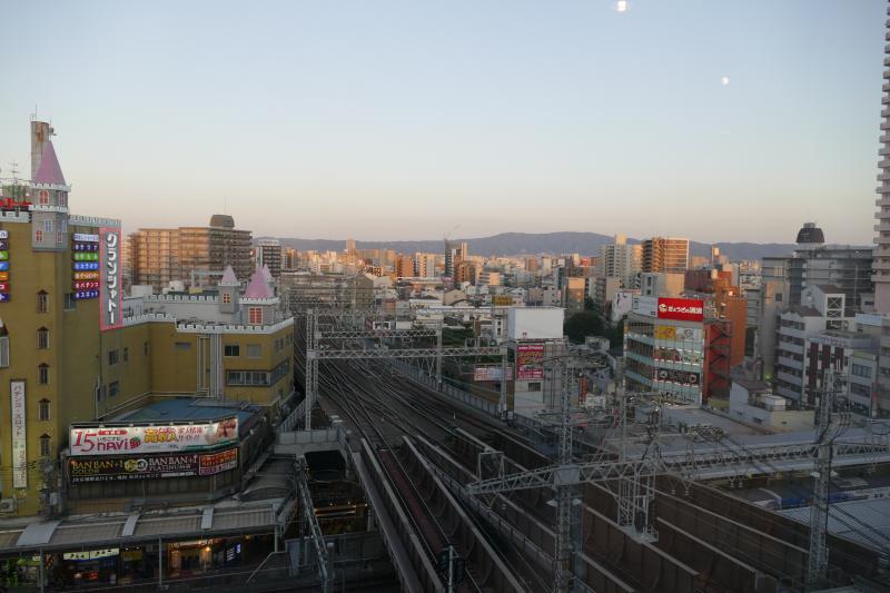 Osaka. Widok na węzeł  kolejowy w centrum miasta