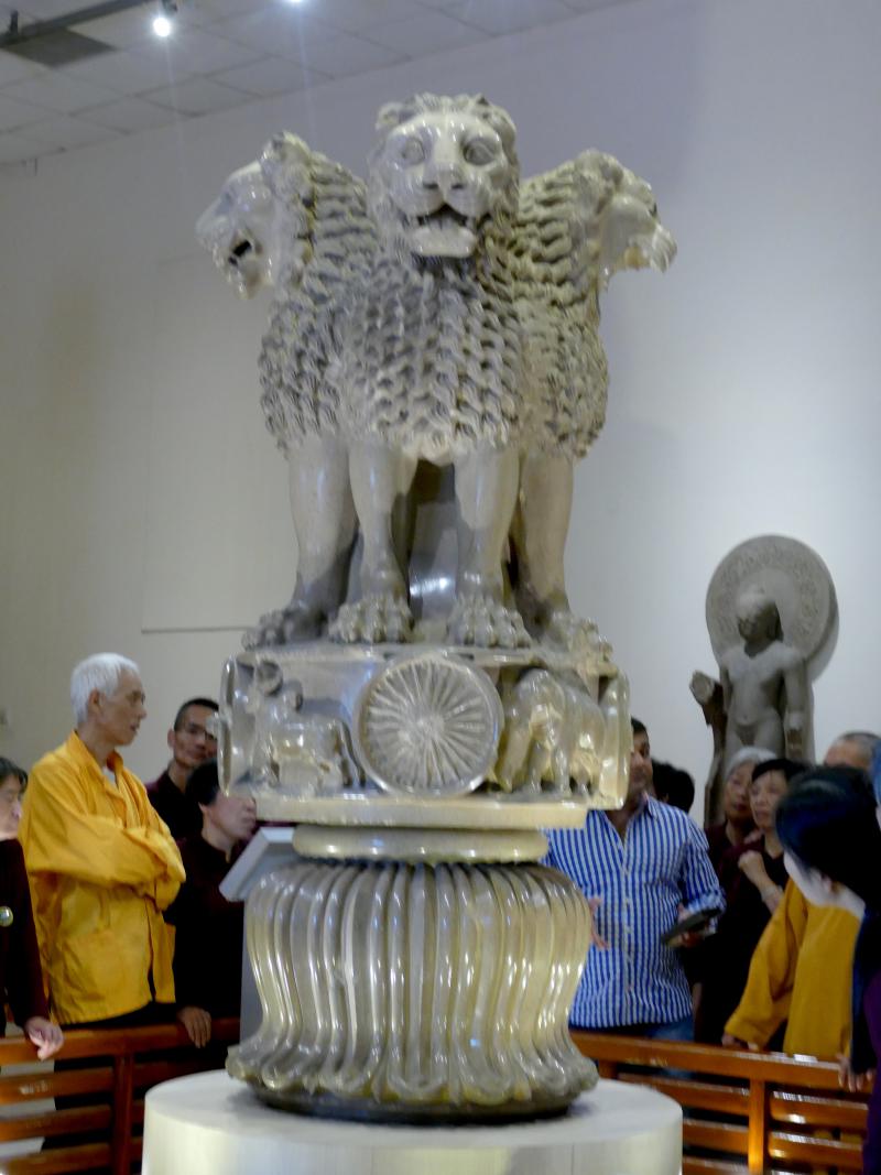 Muzeum  Archeologiczne.  Kapitel  kolumny Aśioki z III w. p.n.e. – aktualne godło Indii