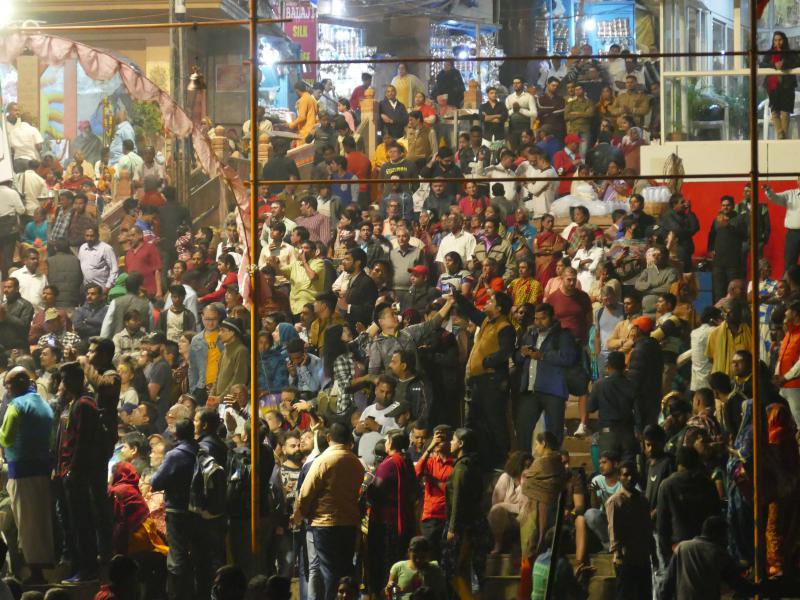 Waranasi. Tłumy uczestników tradycyjnych obrzędów