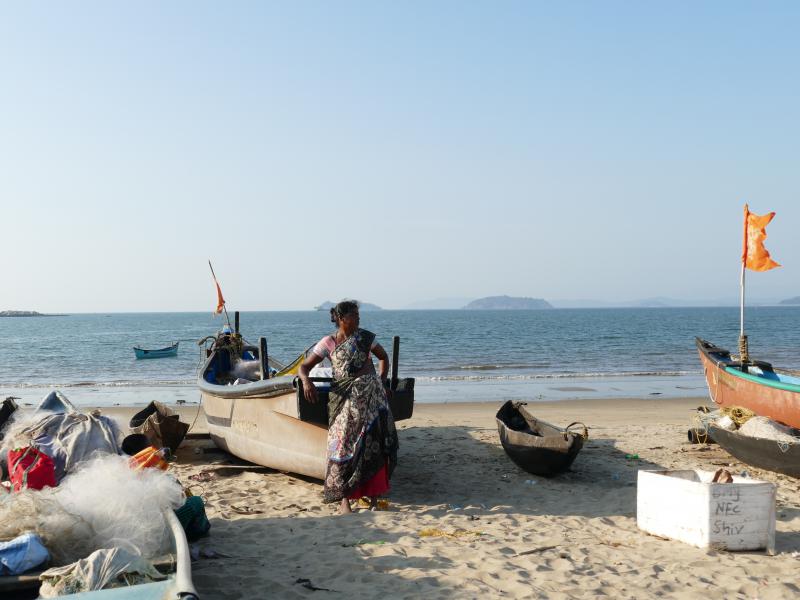 Goa. Sieci i łodzie na plaży