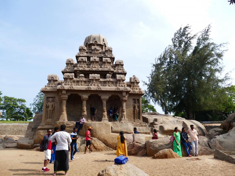 Najwyższa z wykutych w skale świątyń  -  Dharmaradża Ratha