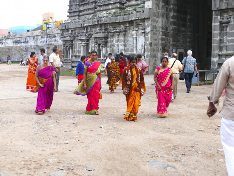 Kobiety w pięknych sari. Jedwabie z Kanchipuram