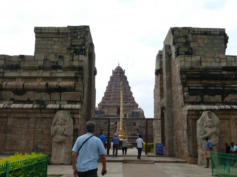 Świątynia Gangaikondacholapuram poświęcona Śiwie.  Wejście