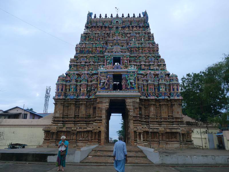 Brama świątyni Sarangapani poświęconej Wisznu. Malowana gopura. Kumbakonam